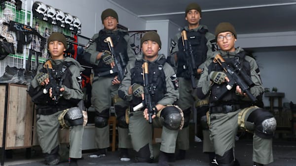 The father of 6 who bonds with his children through elaborate 'combat training' drills
